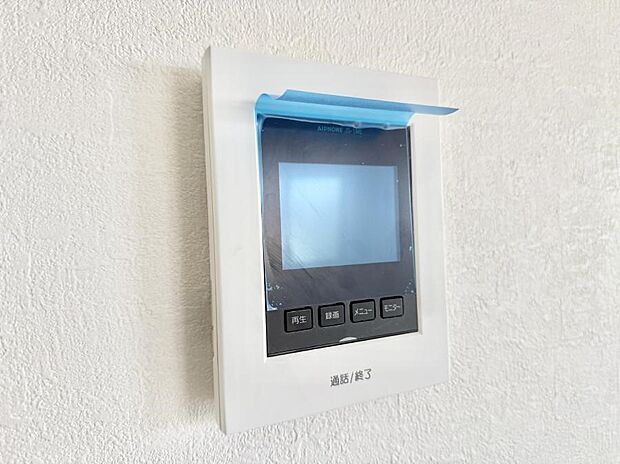 【TVモニター付インターフォン】■訪問者を確認できて安心感が増します