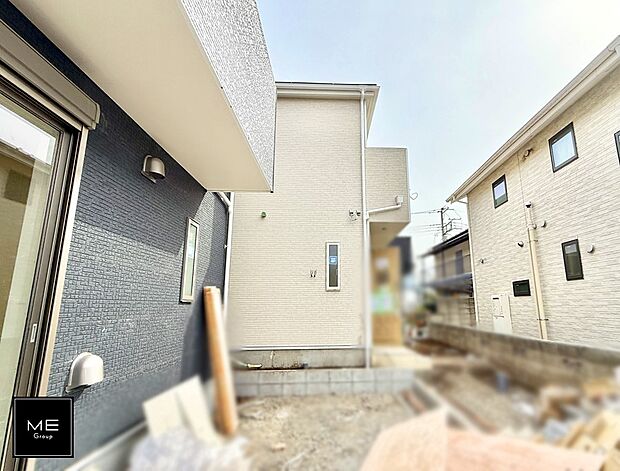 【現地外観写真】■暮らしを彩る充実した設備仕様が備わった住まい