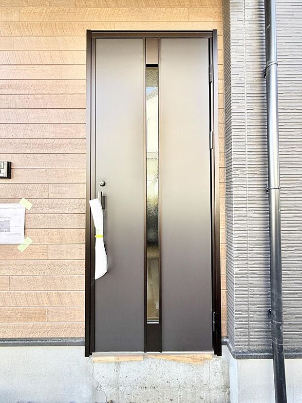 【玄関】■ 帰るたびにホッとする、安心感のある佇まい