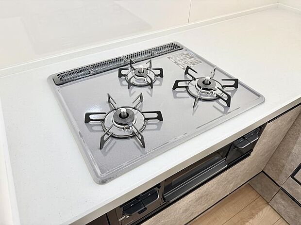 【3口ガスコンロ】■一度に多くの料理ができ便利で効率的