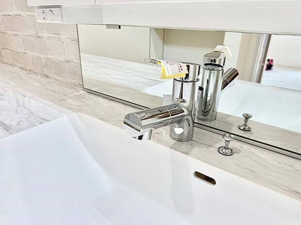 【ハンドシャワー付洗面台】■手洗いや顔を洗う時も快適に使える便利なシャワー