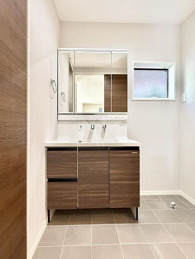 【洗面台・洗面所】■朝の準備がスムーズにできる広さです