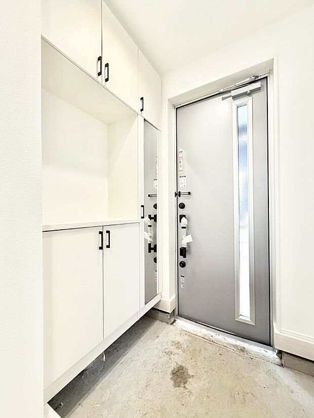 【玄関】■ ここから始まる一日、すっきり整った玄関