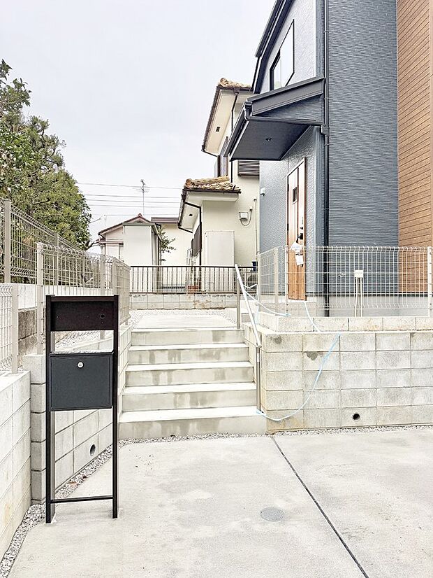 【玄関】■ 帰るたびにホッとする、安心感のある佇まい