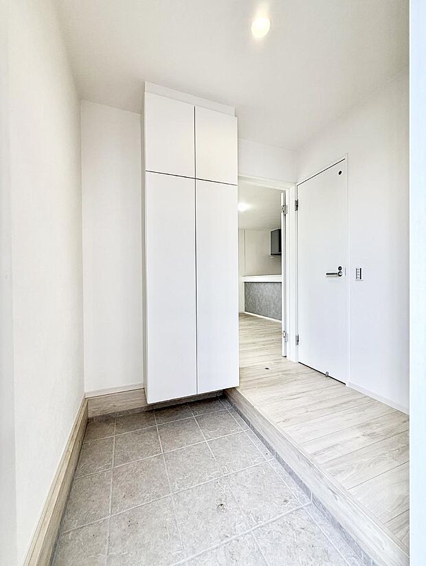 【玄関】■ シンプルで美しく、快適な暮らしの入り口