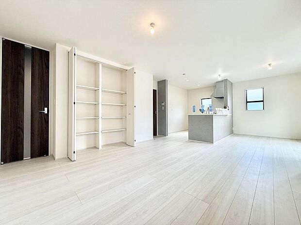 【リビングダイニング】■シンプルだけど贅沢、大切な人と過ごす心がほどける空間