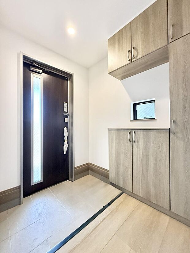 【玄関】■ ここから始まる一日、すっきり整った玄関