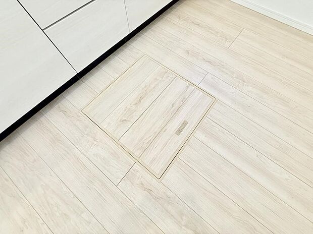 【床下収納】■季節物など簡単に収納でき便利