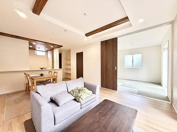 【リビングダイニング】■日常をちょっと特別にする、憩いの空間