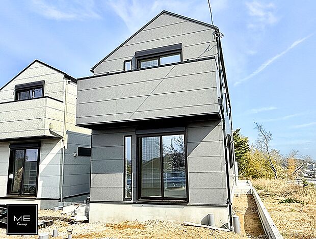 【現地外観写真】■暮らしを彩る充実した設備仕様が備わった住まい