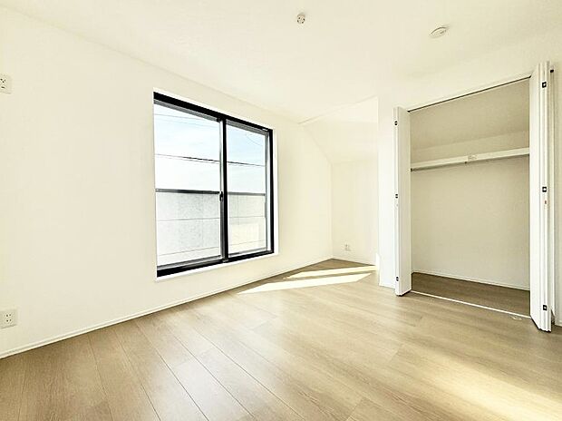 【リビング以外の居室】■落ち着いた雰囲気のお部屋で心が安らぐ空間