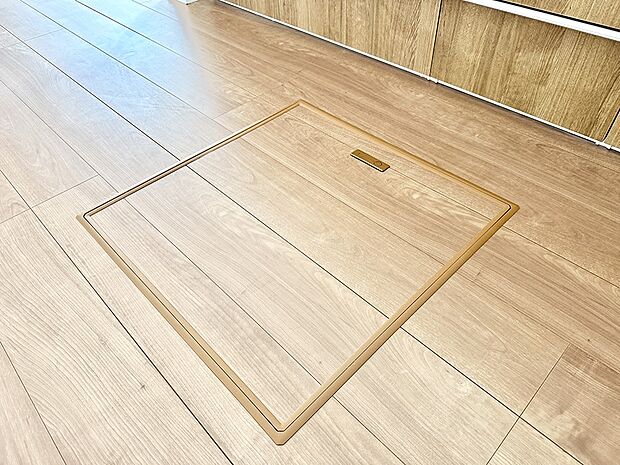 【床下収納】■隠れた収納スペースで家全体がスッキリ