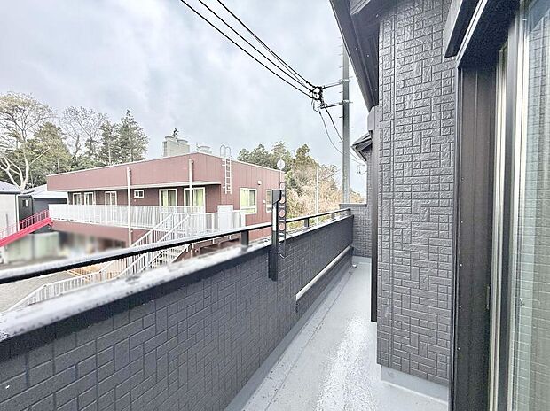 【バルコニー】■ 空を眺めながら、ほっと一息つける特別な空間