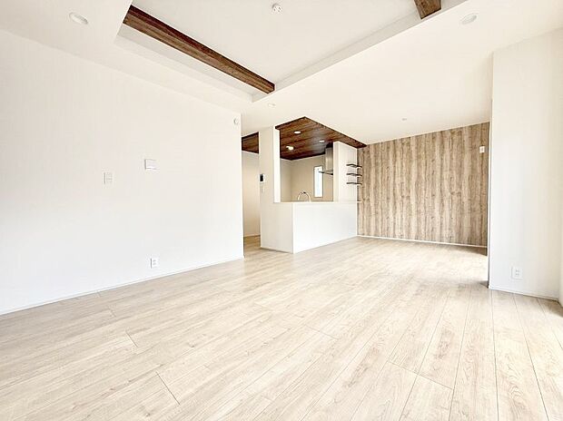 【リビング】■くつろぎと笑顔が集まる、心温まるリビング