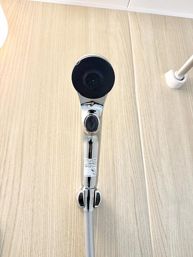 【止水シャワーヘッド】■わざわざシャワー水栓のレバーまで手を伸ばす必要がなく、簡単に止水できる