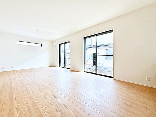 【リビング】■光と風を感じる、リラックスできる空間