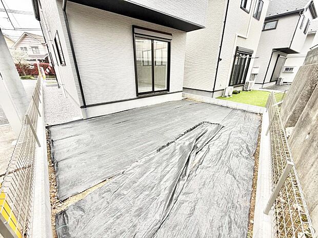 【庭】■季節の移ろいを感じられる、落ち着いた雰囲気の屋外空間