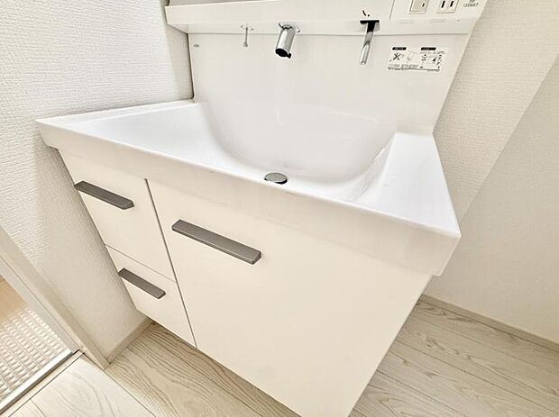 【ハンドシャワー付洗面台】■手洗いや顔を洗う時も快適に使える便利なシャワー