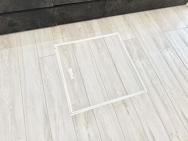 【床下収納】■隠れた収納スペースで家全体がスッキリ