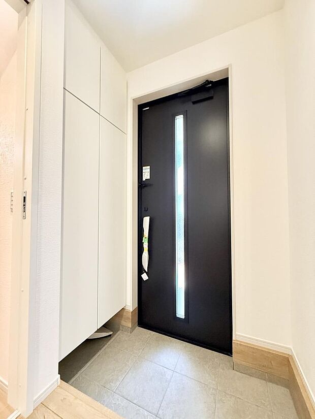 【玄関】■ ここから始まる一日、すっきり整った玄関