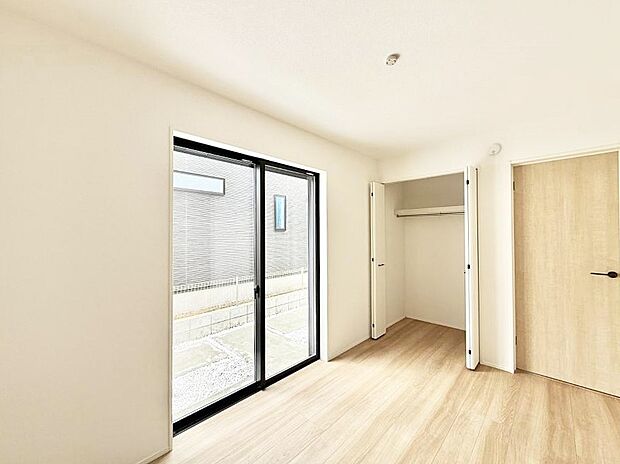 【寝室】■家具をうまく配置すれば広々とした空間を使い動きやすく、リラックスした時間が過ごせます