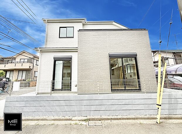 【現地外観写真】■暮らしを彩る充実した設備仕様が備わった住まい