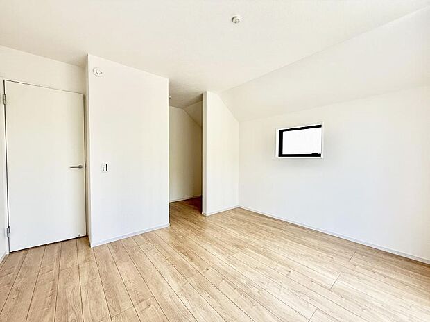 【リビング以外の居室】1号棟 ■落ち着いた雰囲気のお部屋で心が安らぐ空間