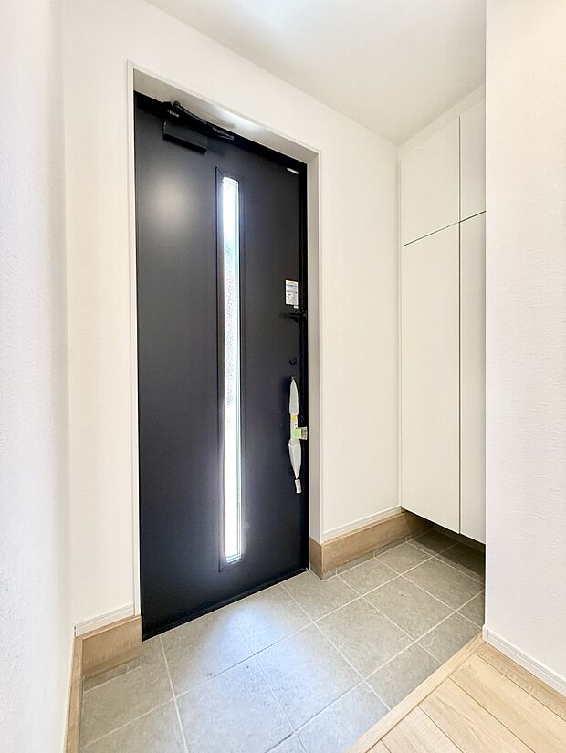 【玄関】1号棟 ■ シンプルで美しく、快適な暮らしの入り口