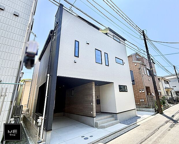 【現地外観写真】1号棟  ■暮らしを彩る充実した設備仕様が備わった住まい