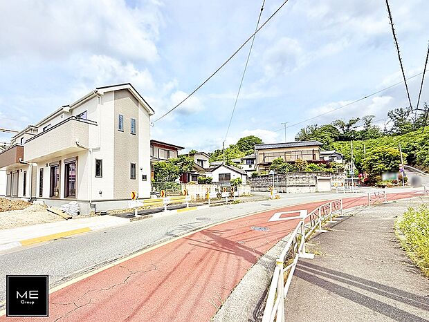 【前面道路含む現地写真】■家族とのお出かけが楽しくなる環境です