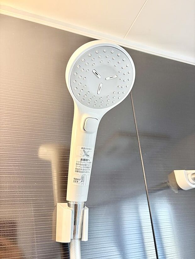 【止水シャワーヘッド】■わざわざシャワー水栓のレバーまで手を伸ばす必要がなく、簡単に止水できる