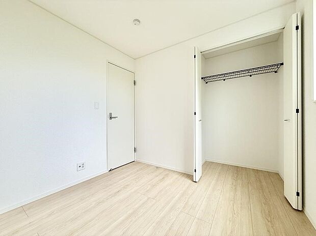 【子供部屋】1号棟  ■自分の好みに合わせたインテリアを整えやすく個性を反映できる場所です