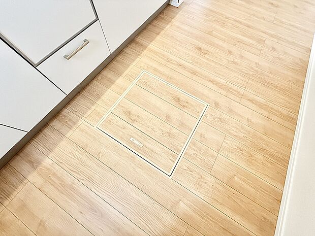 【床下収納】■隠れた収納スペースで家全体がスッキリ