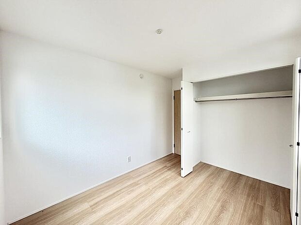 【リビング以外の居室】2号棟  ■機能的で使いやすいお部屋で毎日を快適に