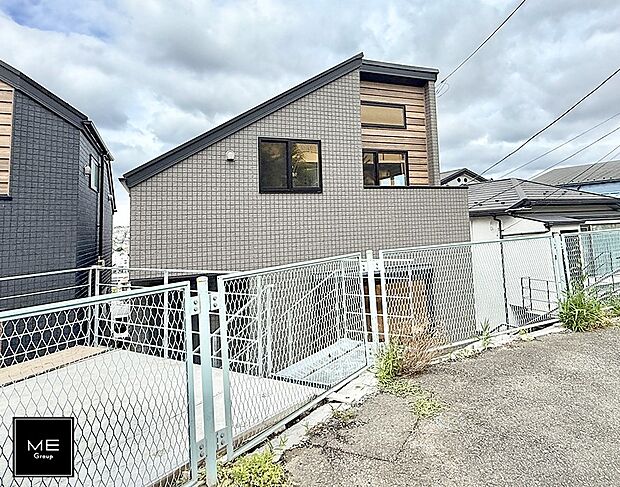 【現地外観写真】B号棟  ■暮らしを豊かにする充実した仕様設備で快適に