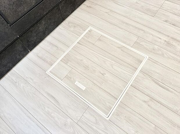 【床下収納】■隠れた収納スペースで家全体がスッキリ