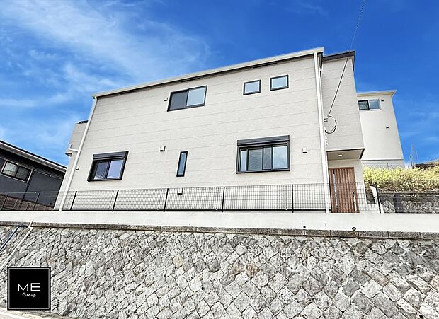【現地外観写真】■家族みんなが笑顔で過ごせる、安心感のある住まい