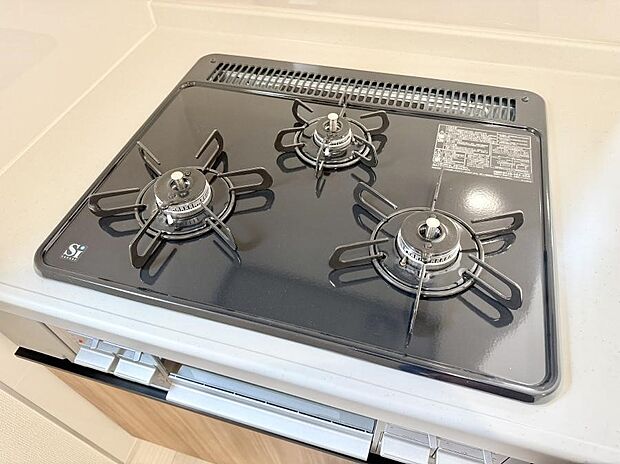 【3口ガスコンロ】■一度に多くの料理ができ便利で効率的