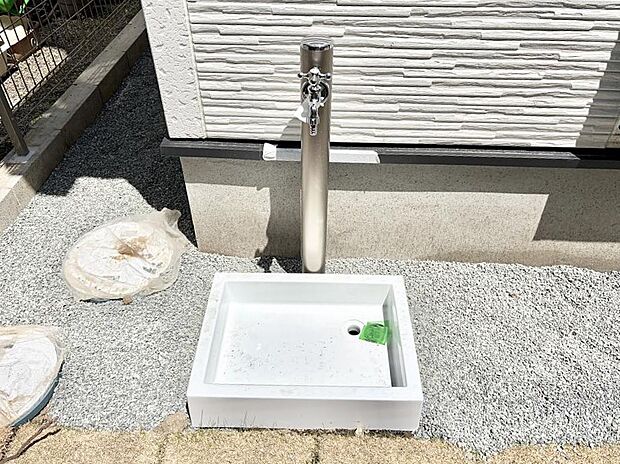 【その他現地】■ガーデニングや洗車などの際に大活躍な屋外立水栓  