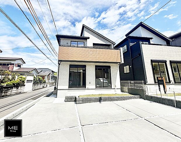 【現地外観写真】1号棟  ■暮らしを彩る充実した設備仕様が備わった住まい
