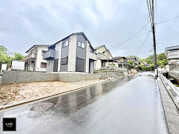 【前面道路含む現地写真】■優雅なラインが、毎日を引き立てます