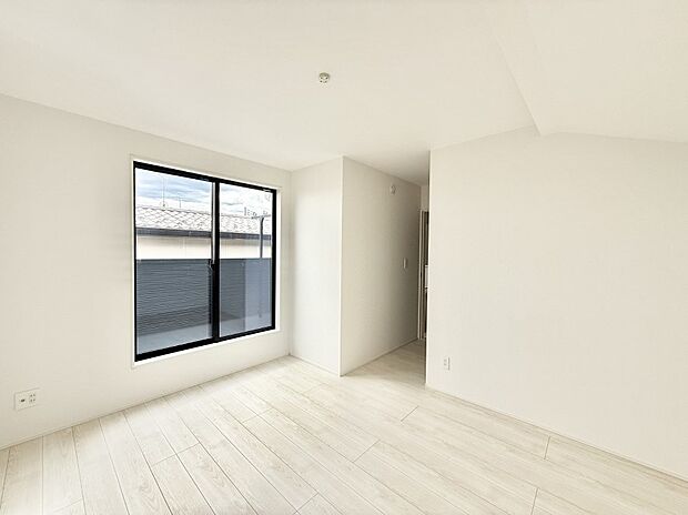 【リビング以外の居室】1号棟  ■落ち着いた色合いのお部屋で穏やかな時間を楽しめます