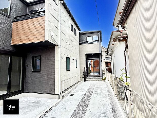 【現地外観写真】2号棟 ■暮らしを彩る充実した設備仕様が備わった住まい