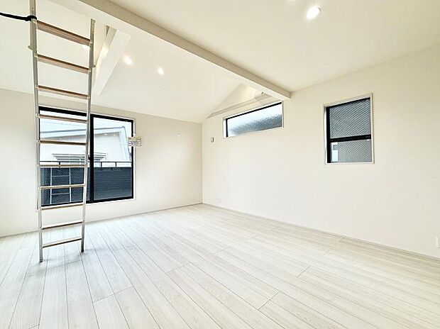 【リビングダイニング】1号棟  ■シンプルだけど贅沢、大切な人と過ごす心がほどける空間
