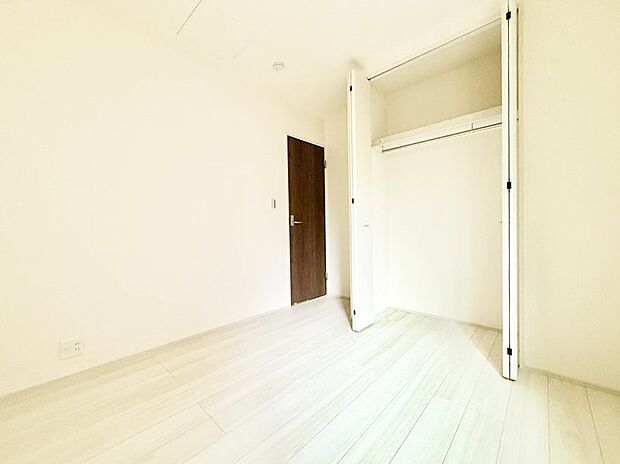 【リビング以外の居室】1号棟  ■落ち着いた雰囲気のお部屋で心が安らぐ空間