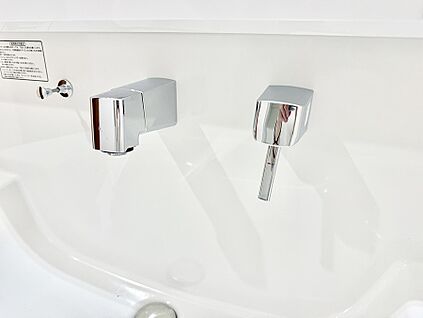 ハンドシャワー付洗面台
