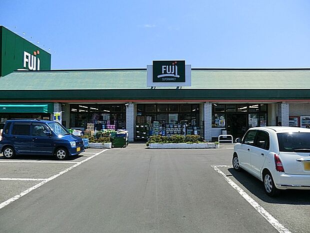 FUJI 倉見店(約70m・徒歩1分)