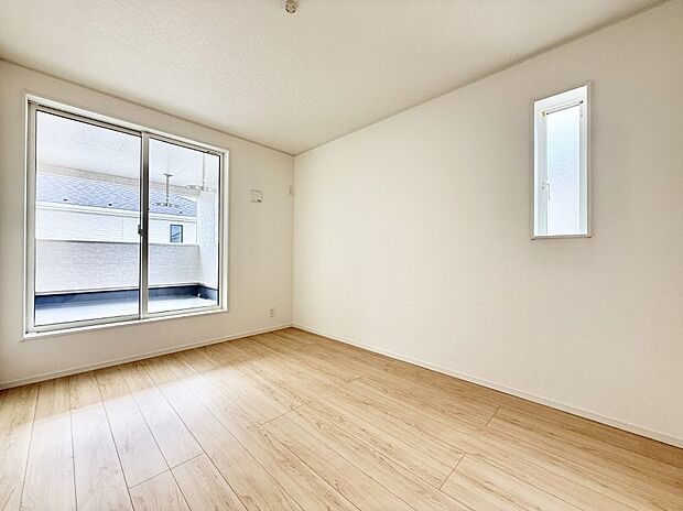【リビング以外の居室】1号棟 ■落ち着いた色合いのお部屋で穏やかな時間を楽しめます