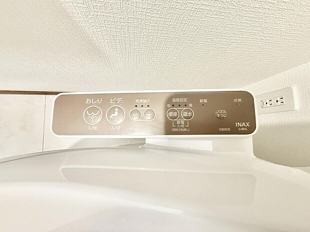 【シャワートイレ】■温水洗浄で快適、清潔感が保たれるシャワートイレ