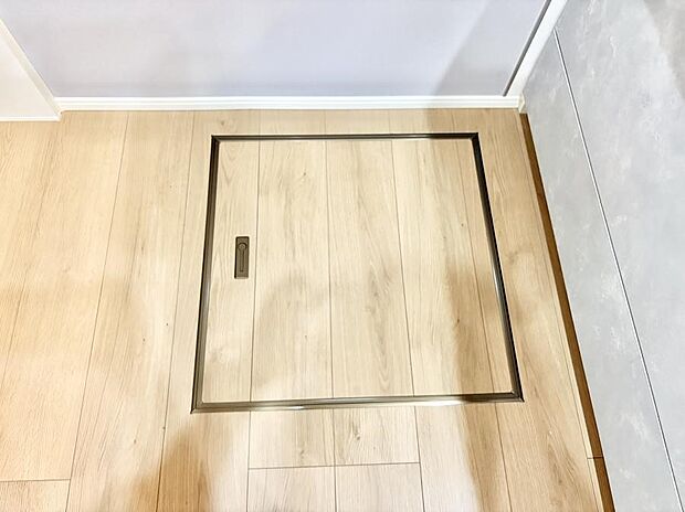 【床下収納】■日用品やストックに便利な床下収納